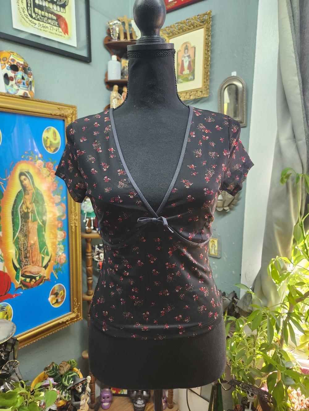 Aeropostale Black Floral V‑Neck Babydoll Top